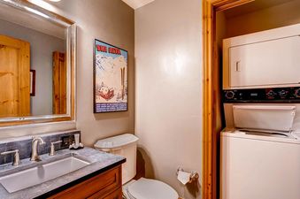 17-Market-Square-102 bathroom-a1 2016-0808