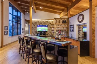 25 Kitchen Bar