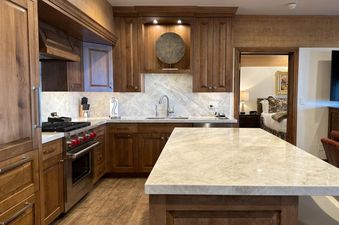 Luxury Three Bedroom Suite with Hot Tub