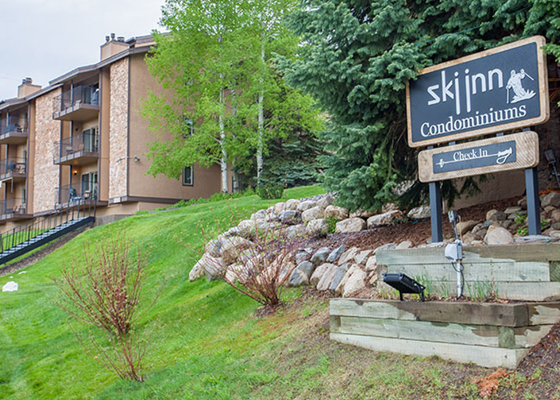 The Ski Inn Condominiums Exterior