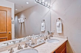 EastWestResorts HS501 Bathroom-2