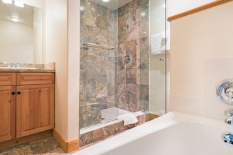 Bear Creek Lodge 212C