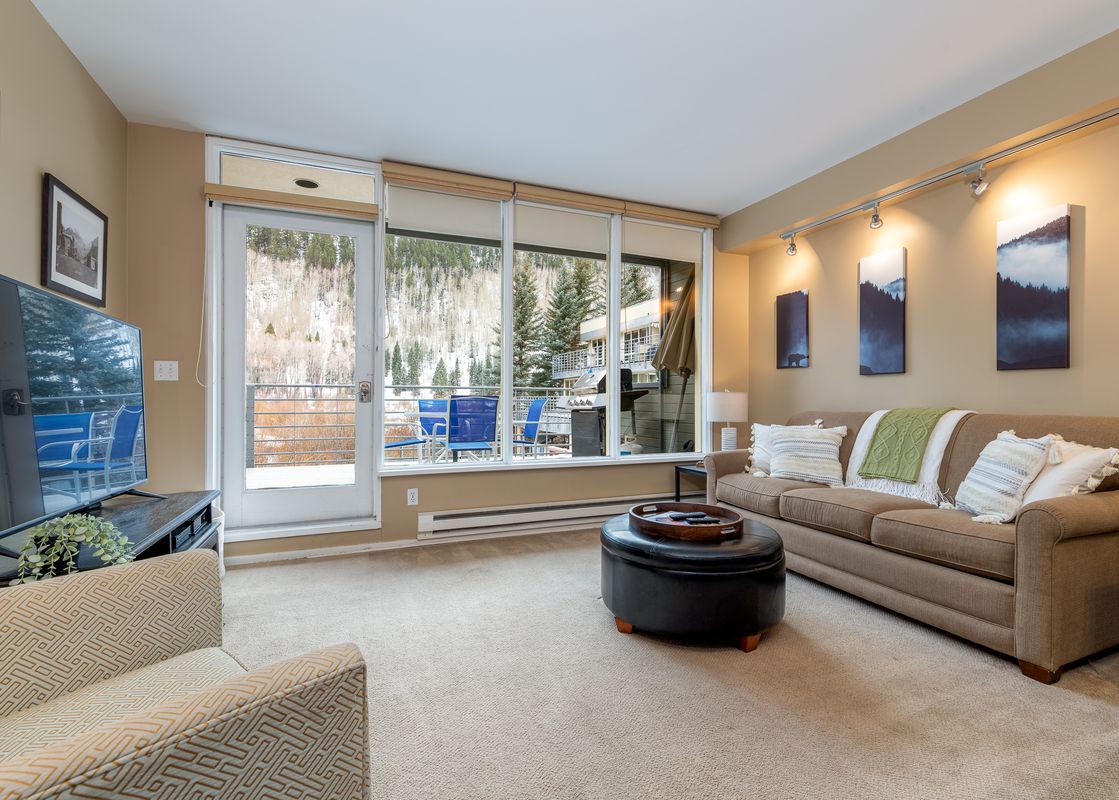Park-Front-at-Muscatel-Flats Telluride Living-Room-1 Winter 2023