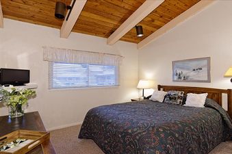 Crestwood One Bedroom Loft Standard