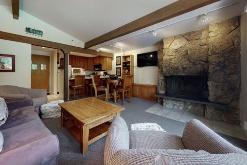 Wood fireplace (firewood provided)
