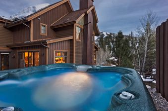 04 Private Hot Tub