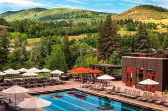 whrbw-outdoor-pool-8900-hor-clsc