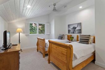 Trails End Lodge 501