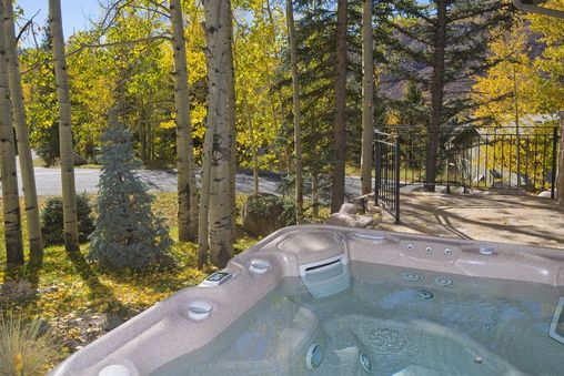 Outdoor Private Hot Tub